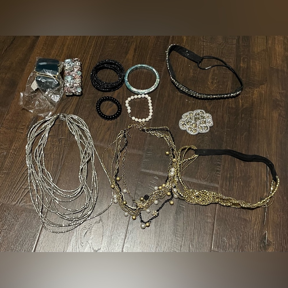 Costume Jewelry - 11 Pieces